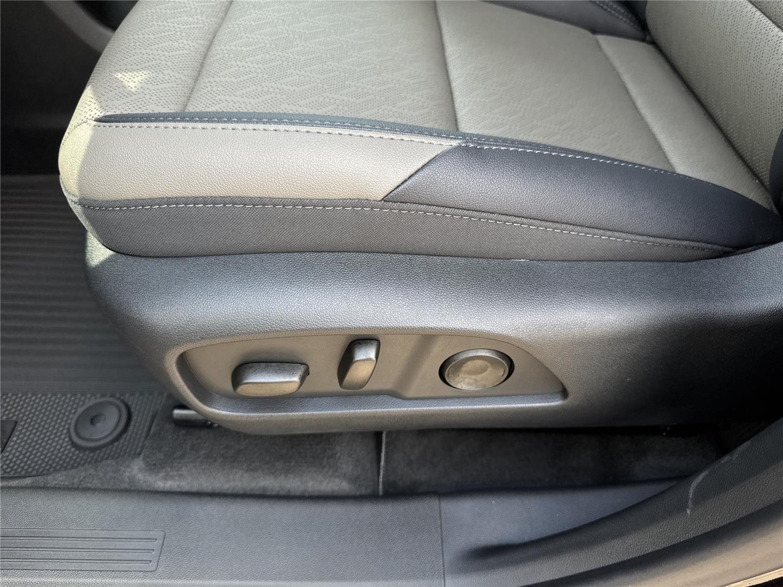 New 2026 Mosaic Black Metallic Chevrolet LT image 13