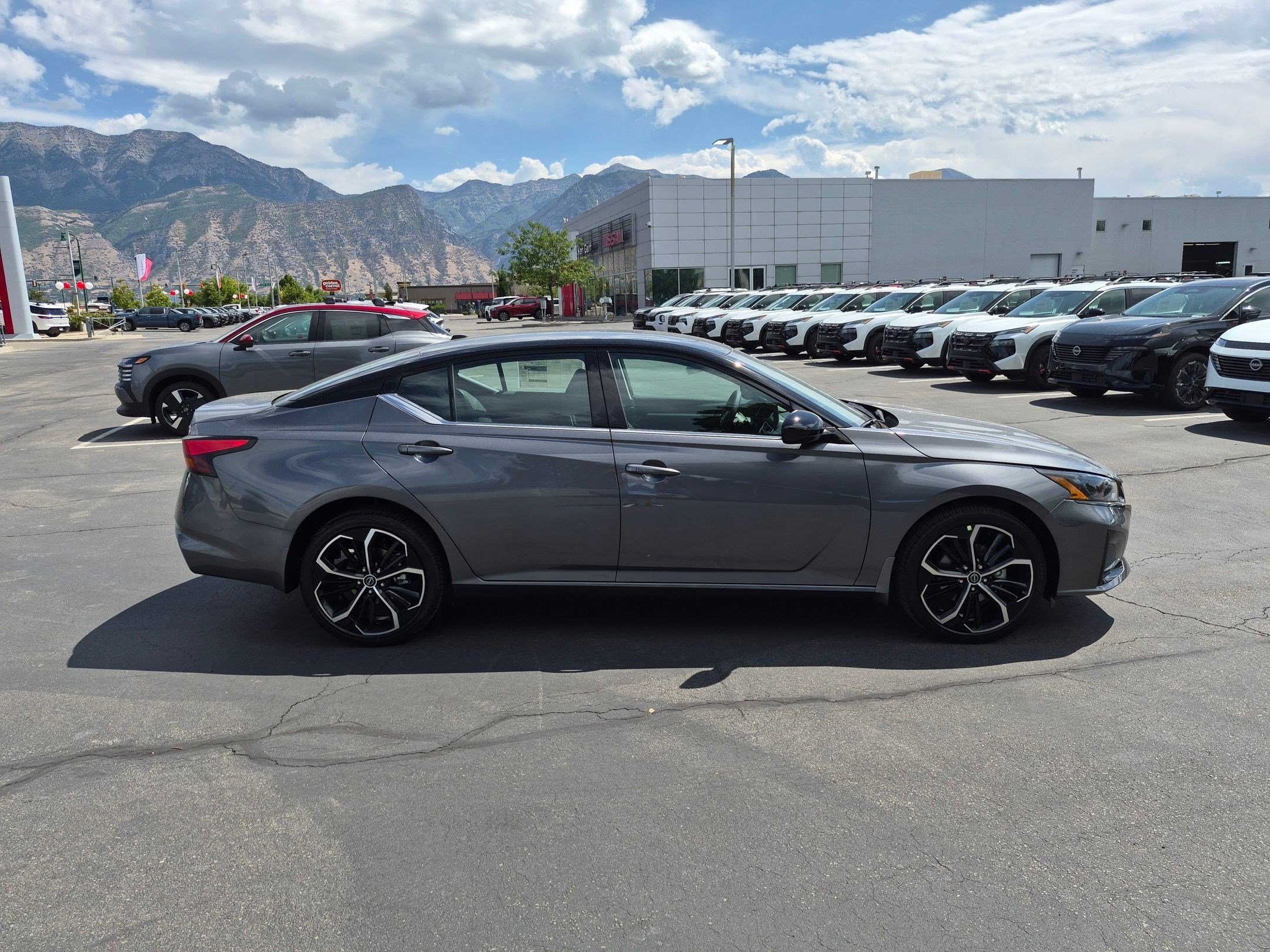 New 2026 Gun Metallic / Super Black Two-tone Nissan SR image 2