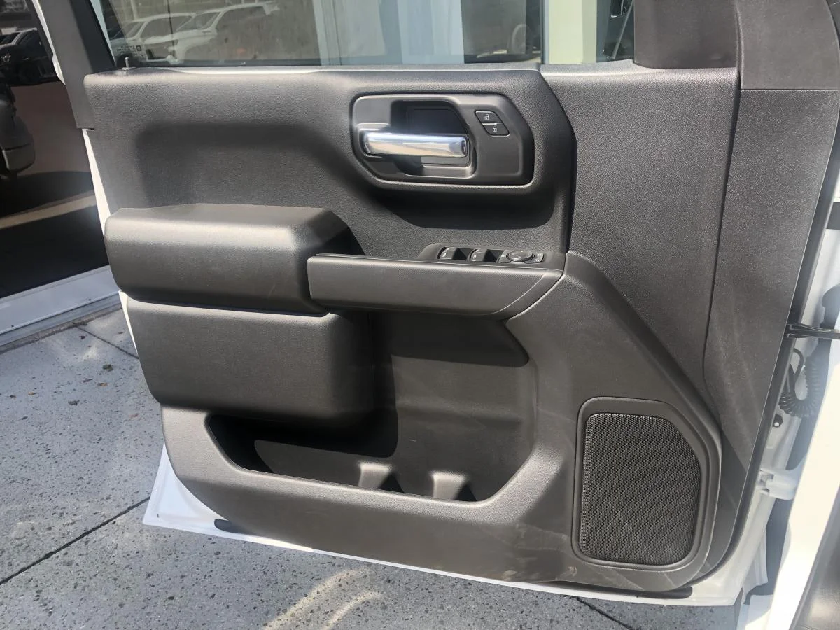 New 2026 White Chevrolet 4wd Crew Cab 147 image 18