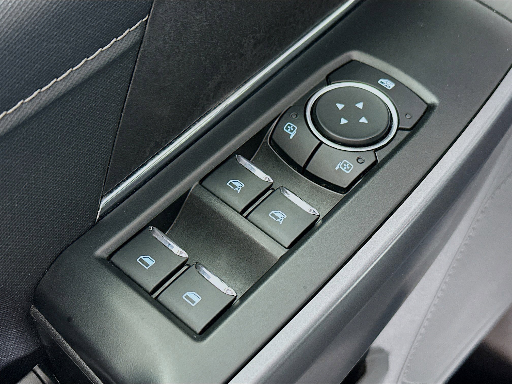 Used 2025 Gray Metallic Ford XLT image 17