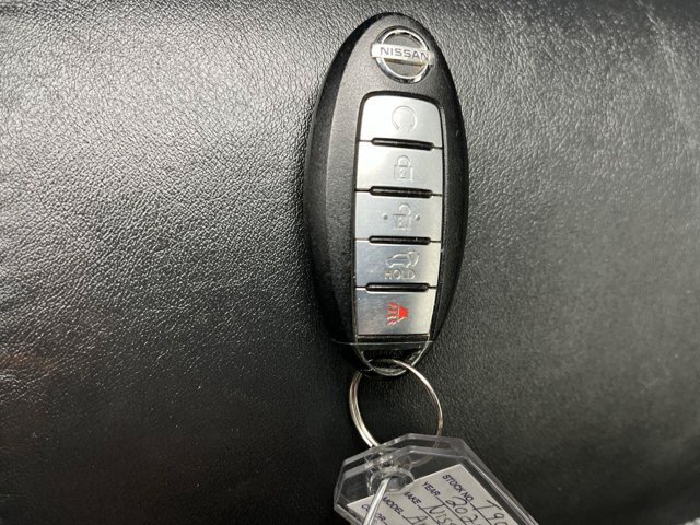 Used 2020 Brilliant Silver Metallic Nissan SL image 29