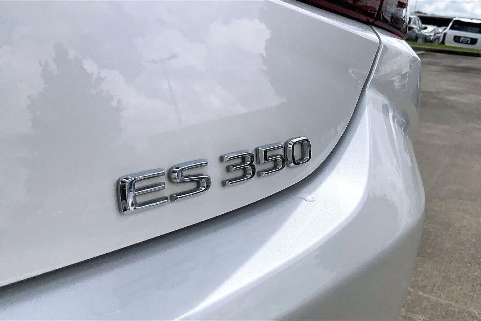 Used 2024 Eminent White Pearl Lexus  image 28