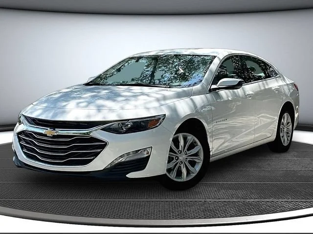 Used 2025 Summit White Chevrolet 1LT image 1