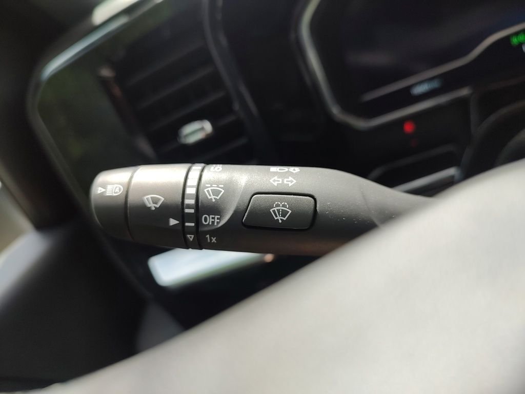 Used 2025 White Chevrolet LT image 27