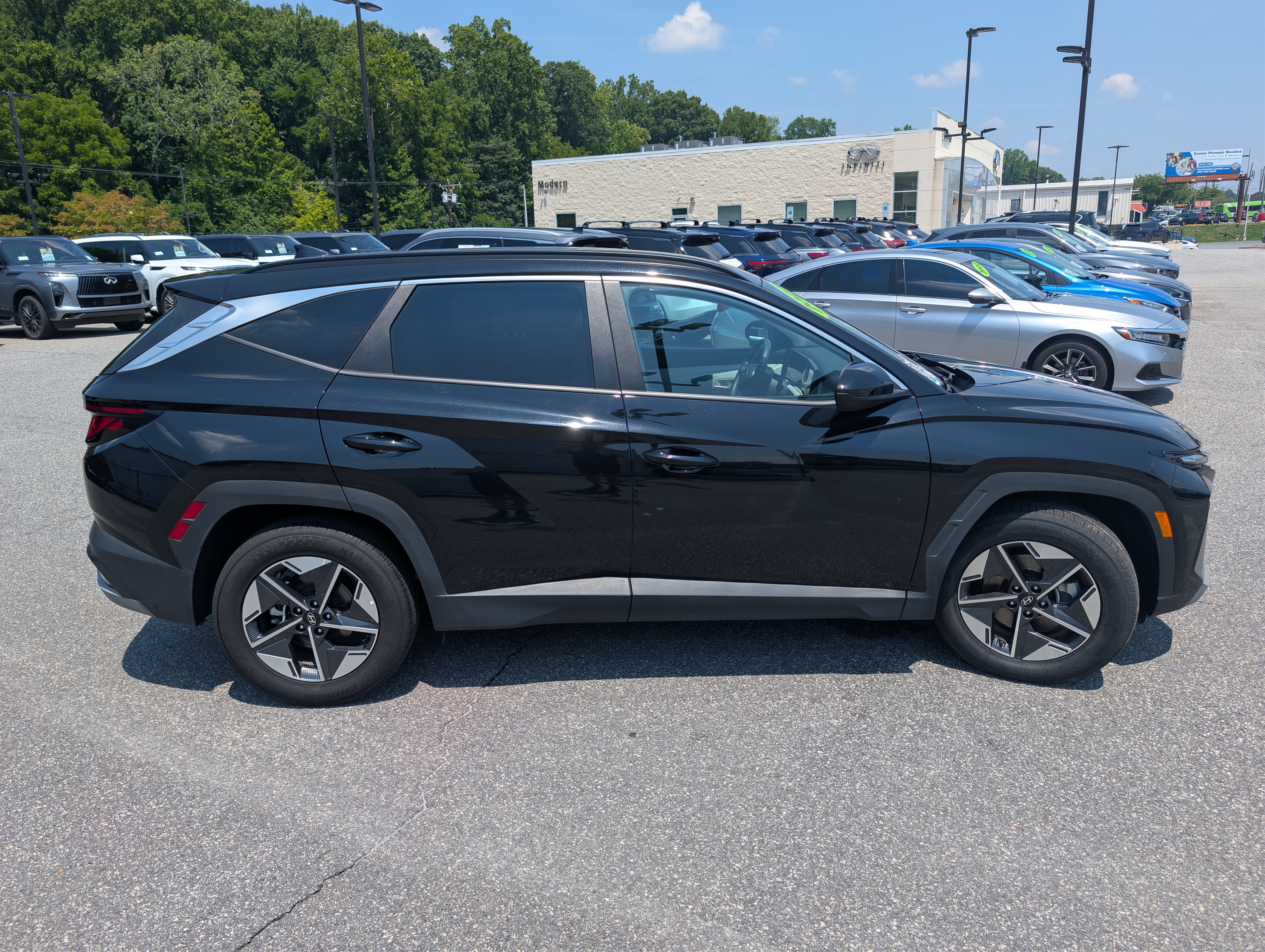 Used 2025 Phantom Black Hyundai SEL image 3
