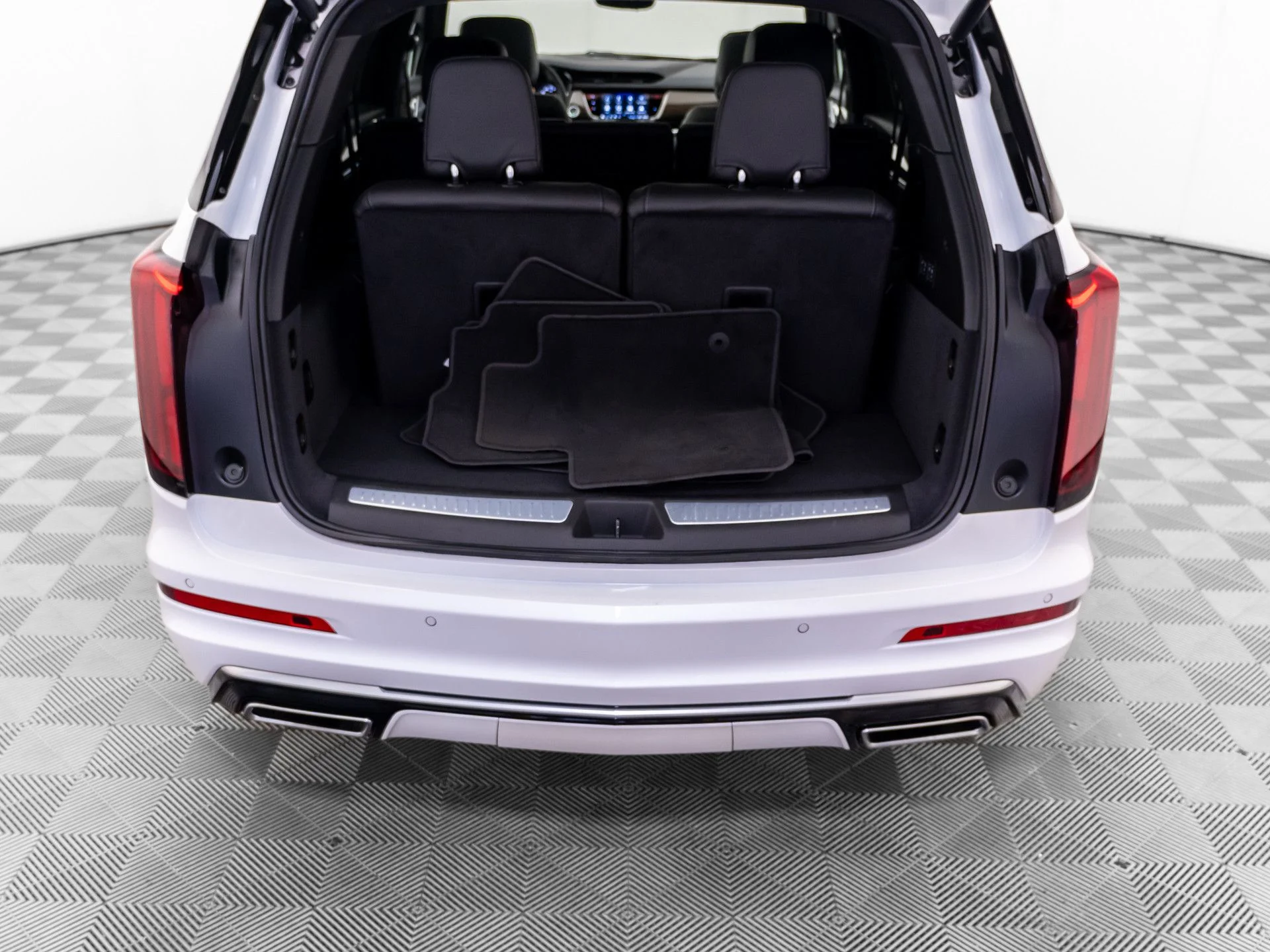 Used 2025 White Cadillac Premium Luxury image 30
