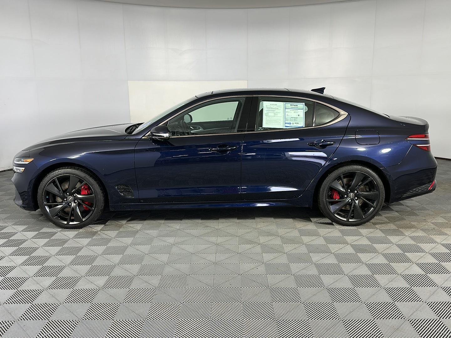 Used 2023 Capri Blue Genesis 3.3T image 4