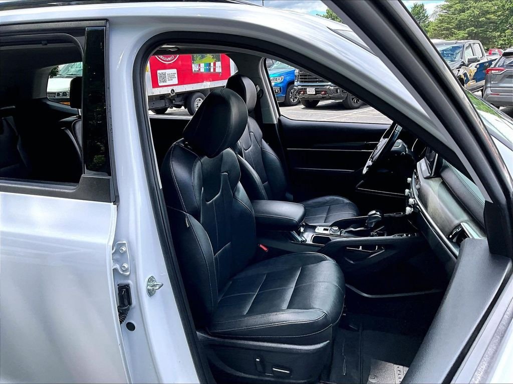 Used 2021 White Kia EX image 11