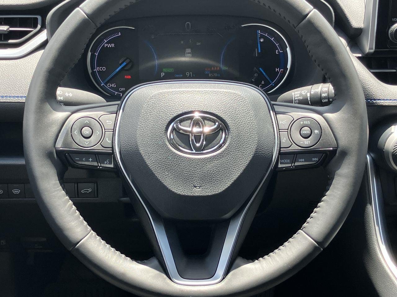 Used 2024 Silver (Silver Sky Metallic) Toyota Hybrid SE AWD image 19