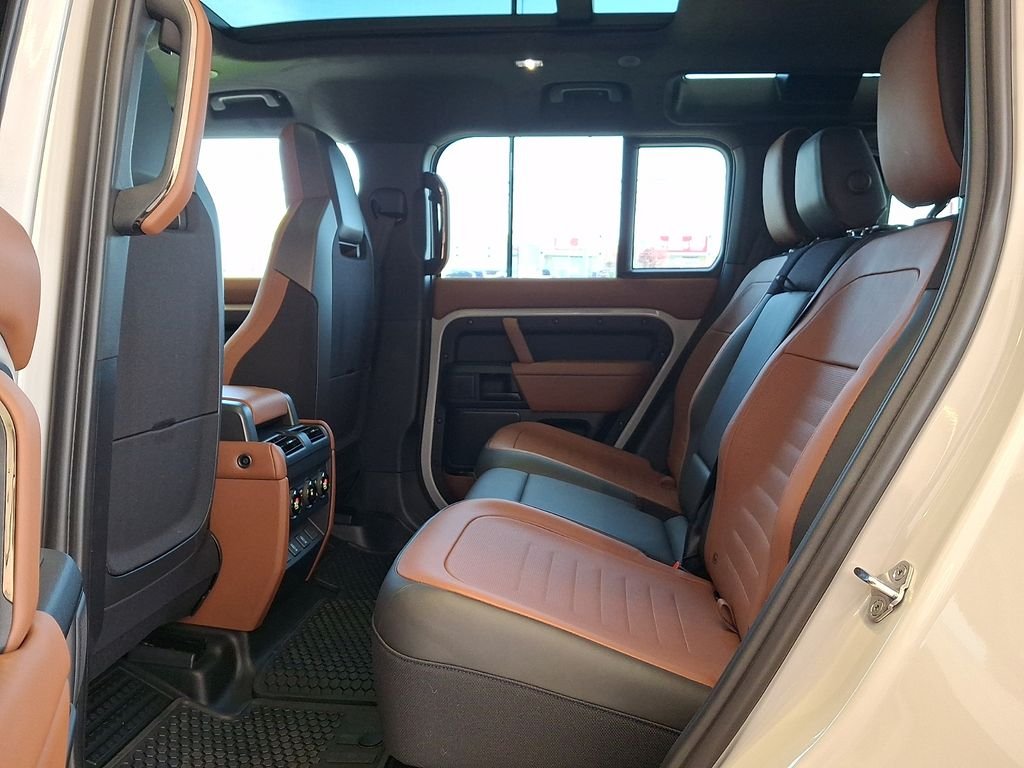 New 2026 Borasco Grey Land Rover OCTA image 5