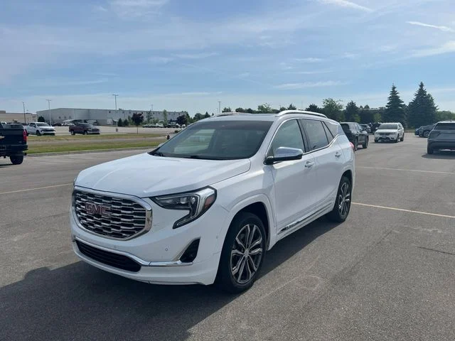 Used 2018 White GMC Denali image 1