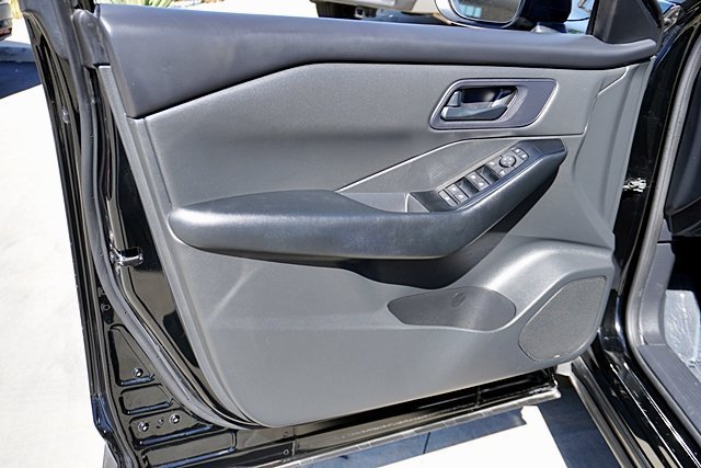 Used 2025 Black Nissan S image 31
