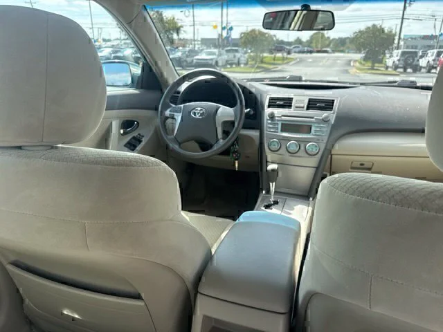 Used 2009 Green Toyota LE image 23