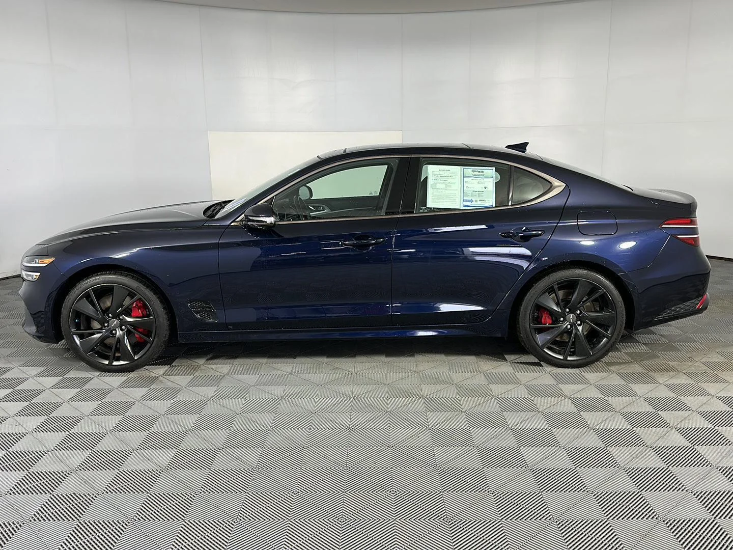 Used 2023 Capri Blue Genesis 3.3T image 4