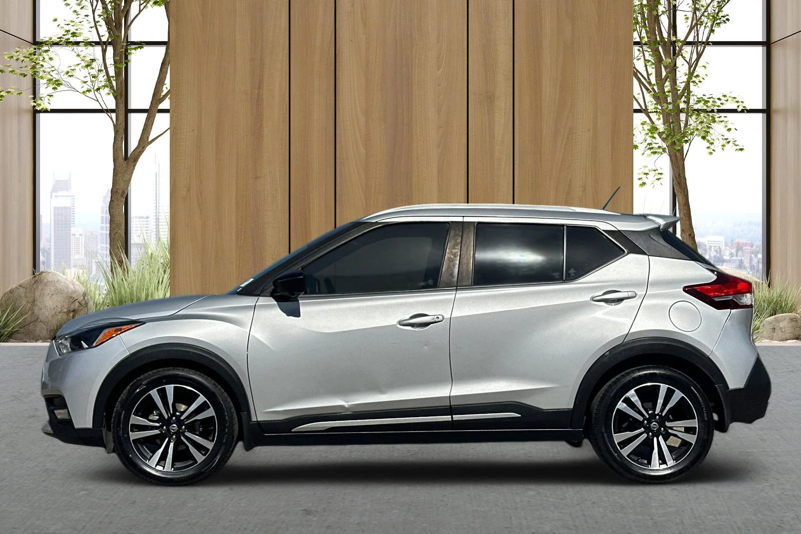 Used 2019 Silver Nissan SR image 7