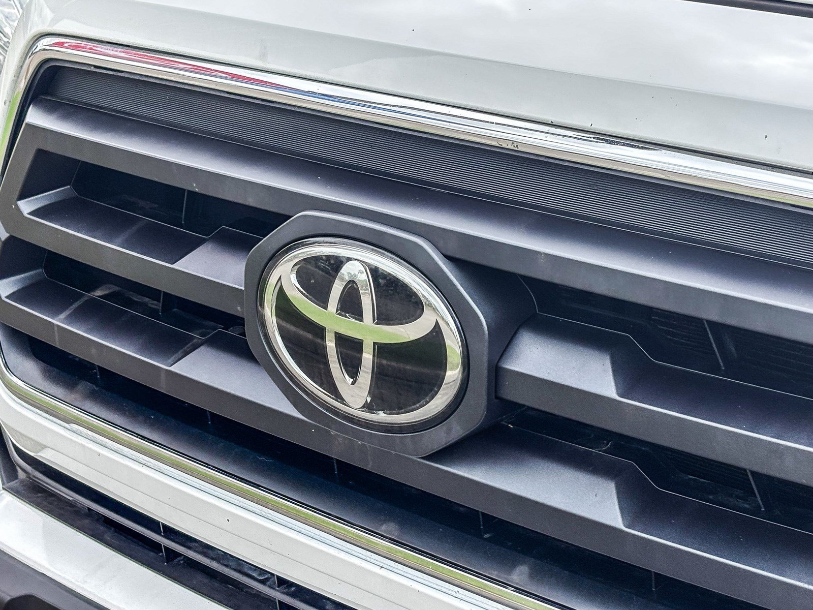 Used 2023 Ice Cap Toyota SR5 image 9