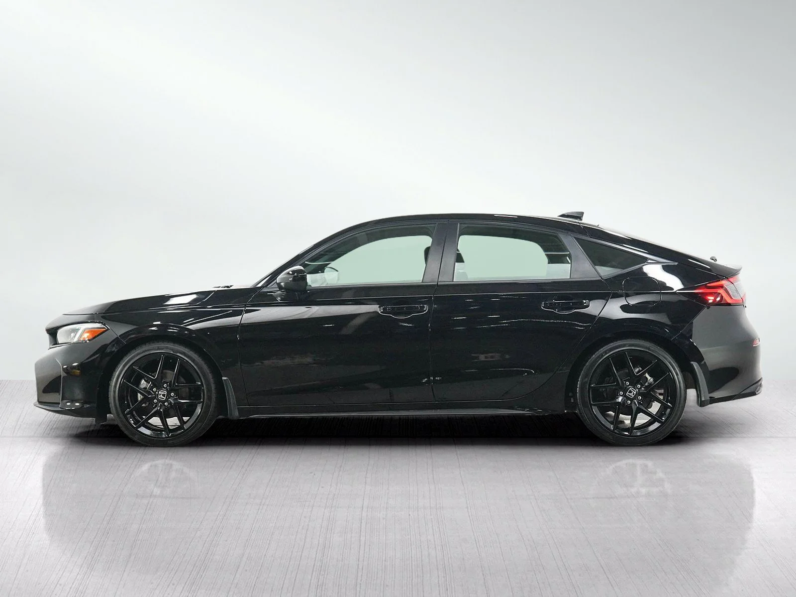 Used 2025  Honda 5D HATCHBACK 2.0L SPORT AUTO image 2