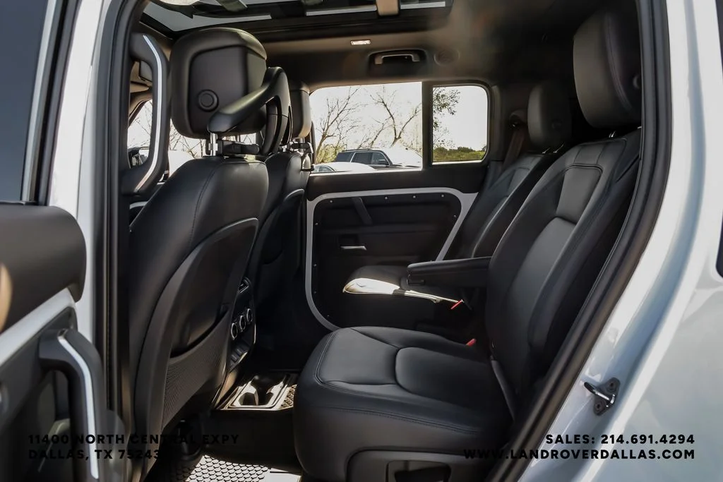 New 2026 Fuji White Land Rover X-Dynamic SE image 40