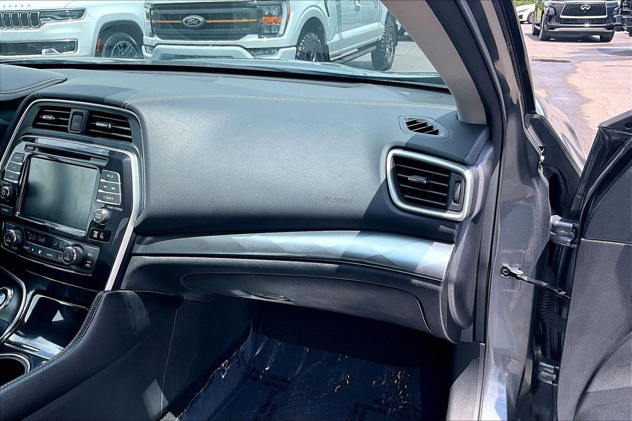 Used 2023 Gun Metallic Nissan SL image 28