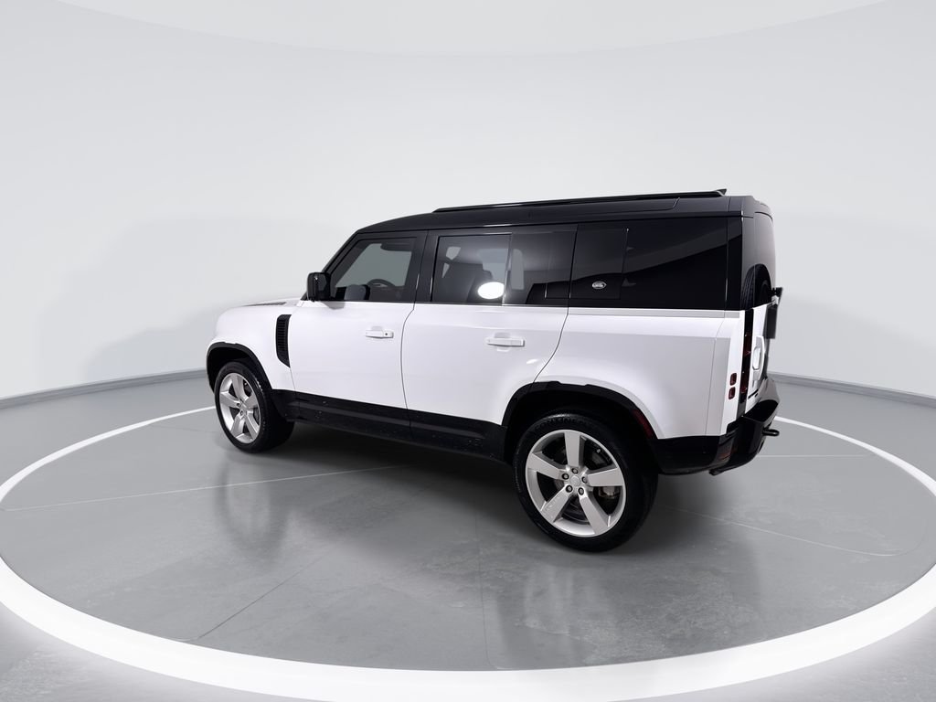 Used 2023 White Land Rover X-Dynamic SE image 6