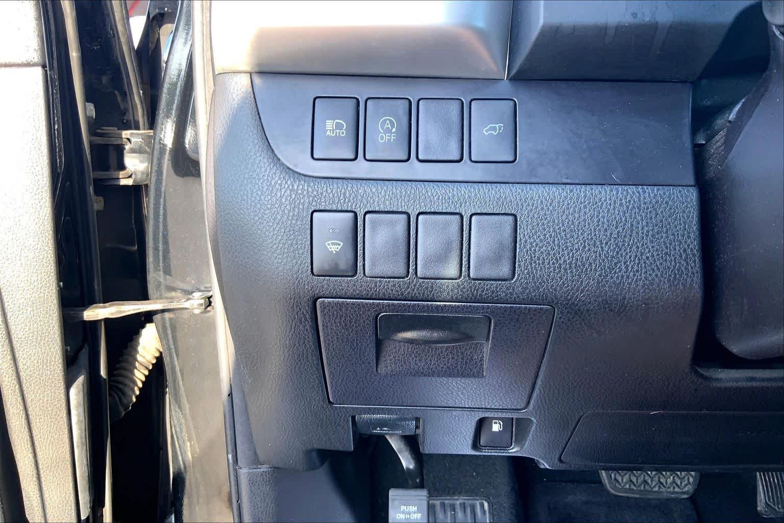 Used 2018 Midnight Black Metallic Toyota XLE image 36