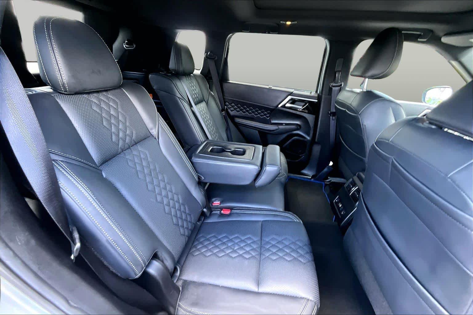 Used 2025 Alloy Silver Metallic/Black Roof Mitsubishi SEL Black Edition image 20