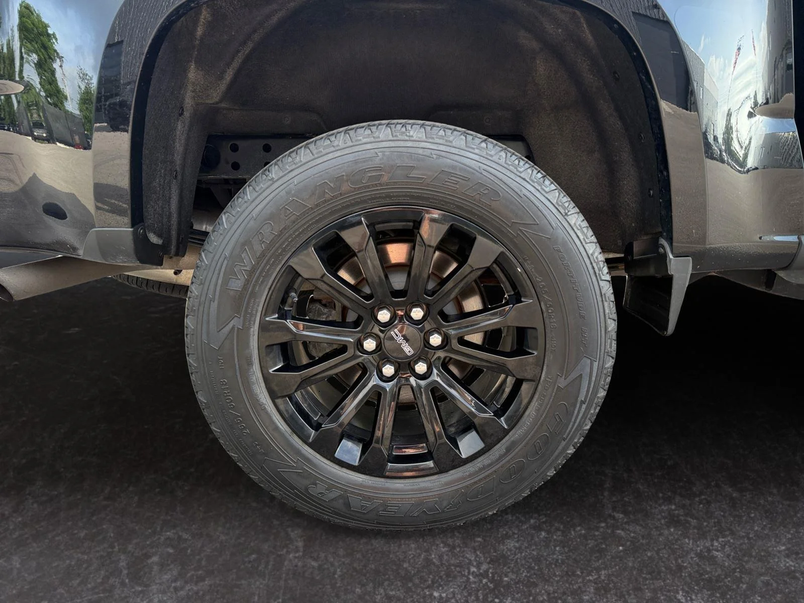 Used 2022 Onyx Black GMC Elevation image 27