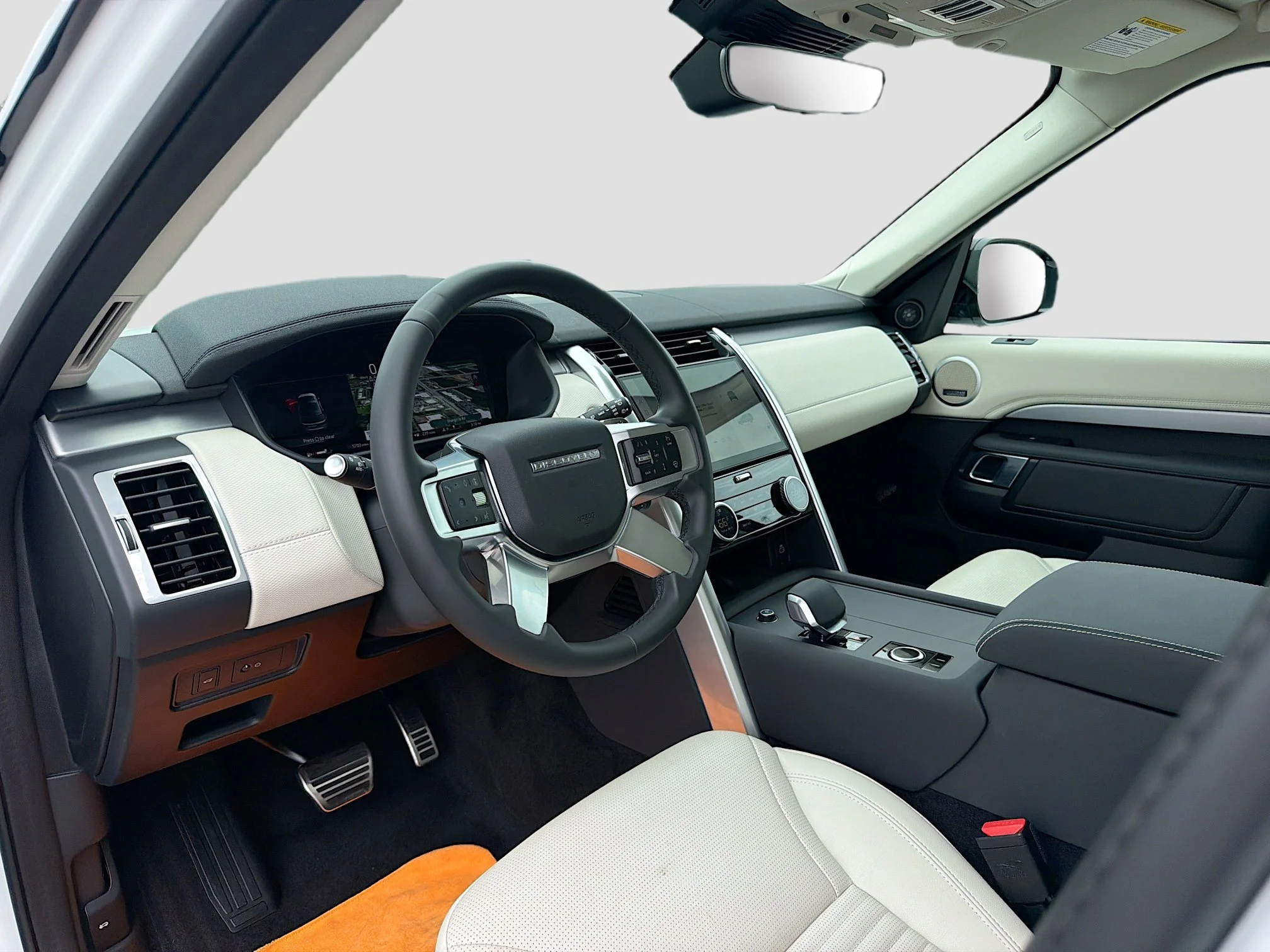 Certified Used 2025 Fuji White Land Rover Dynamic SE image 27