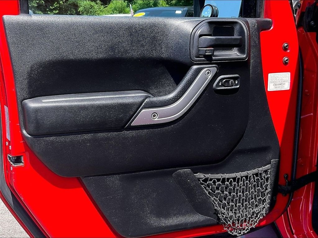 Used 2015 Red Jeep Unlimited Sahara image 9