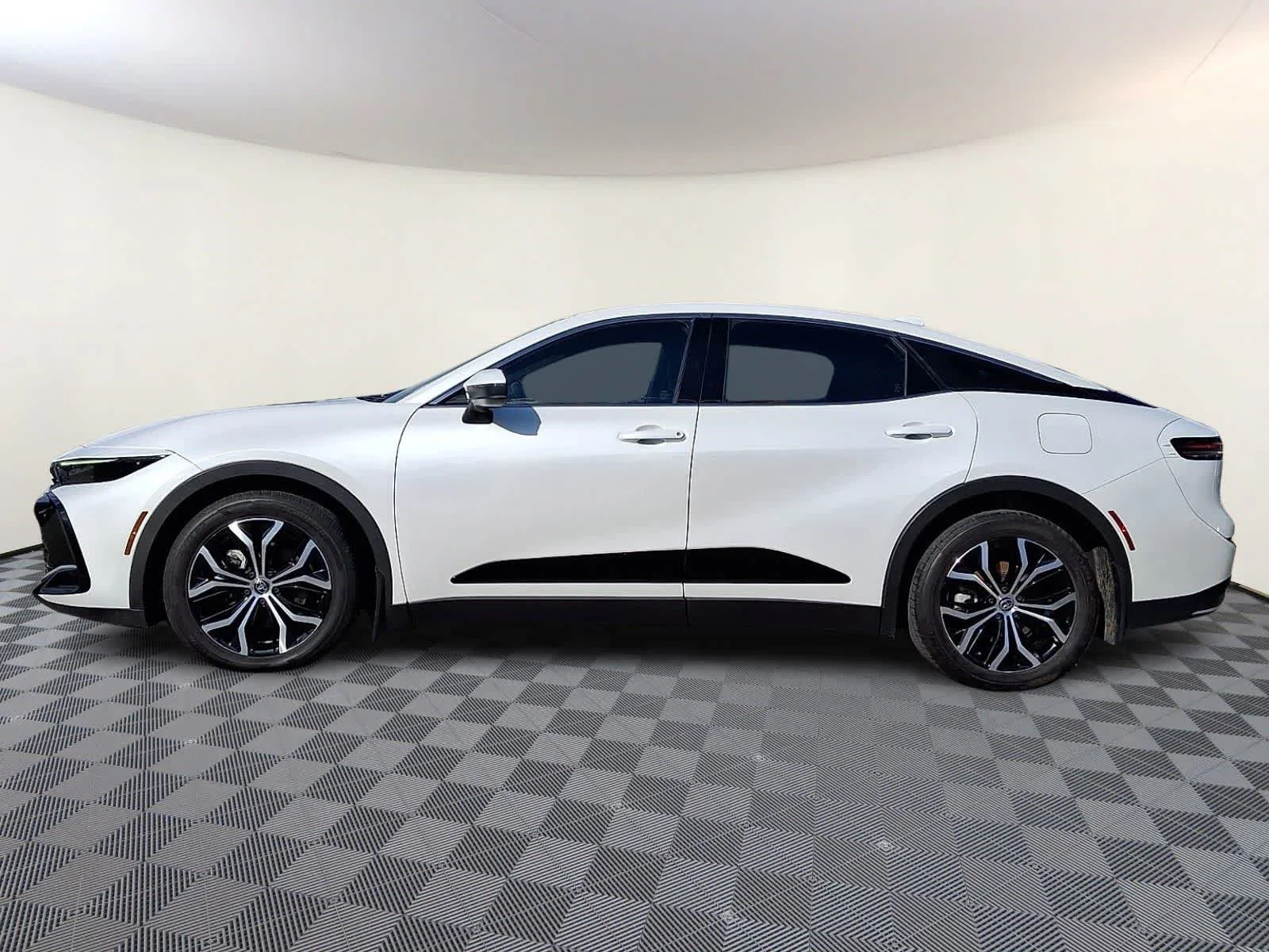Certified Used 2023 Oxygen White Toyota XLE image 9