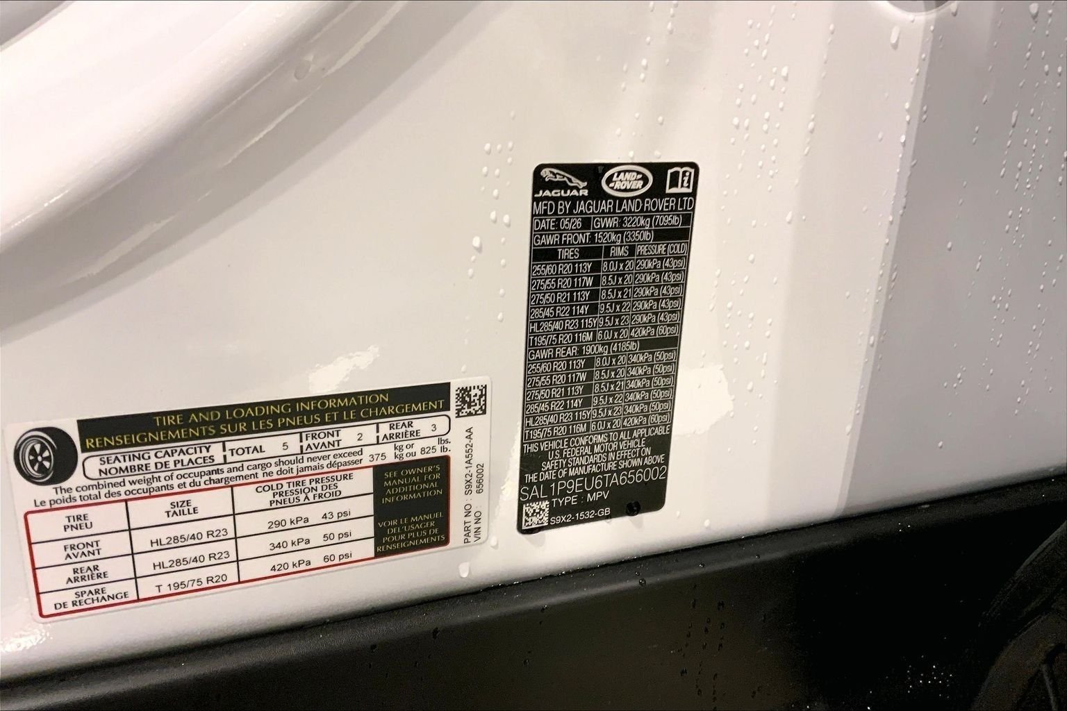 New 2026 Fuji White LAND ROVER SE image 18