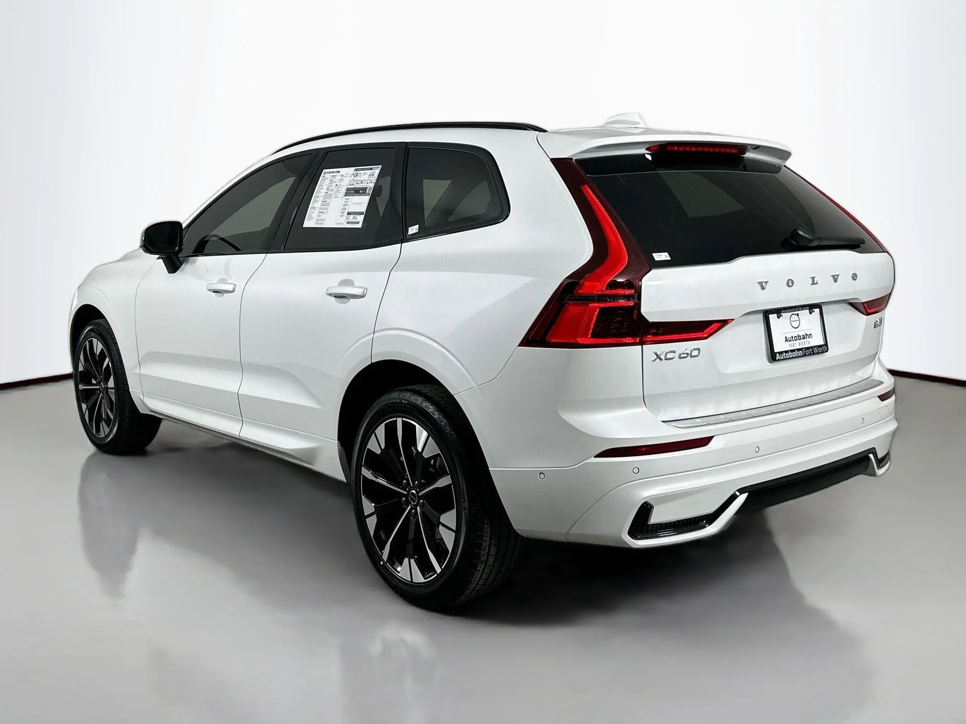 2026 Volvo XC60 Plus - Photo 7