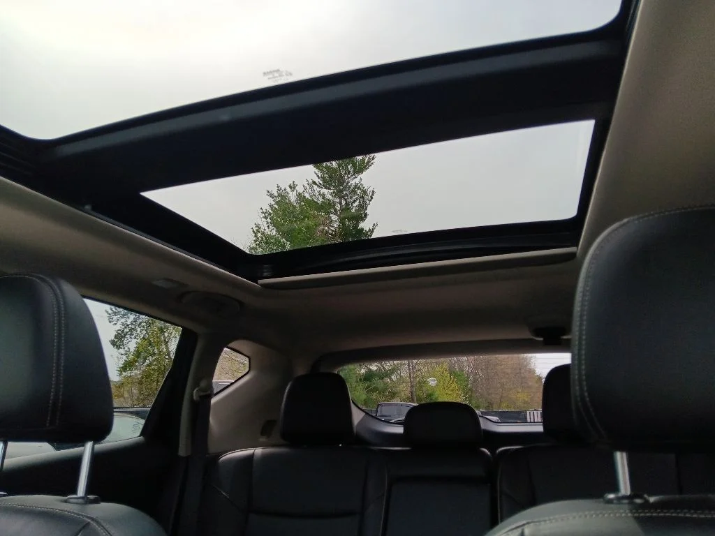 Used 2020 Pearl White Tricoat Nissan Platinum image 31