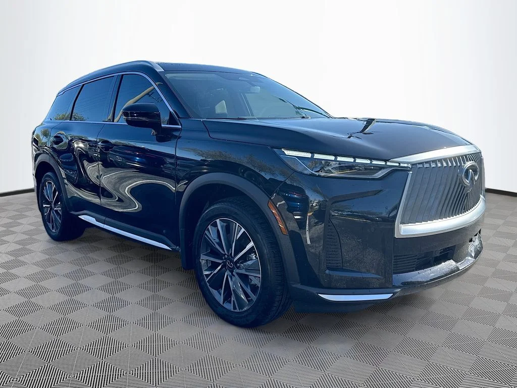 Certified Used 2026 Black INFINITI LUXE image 3