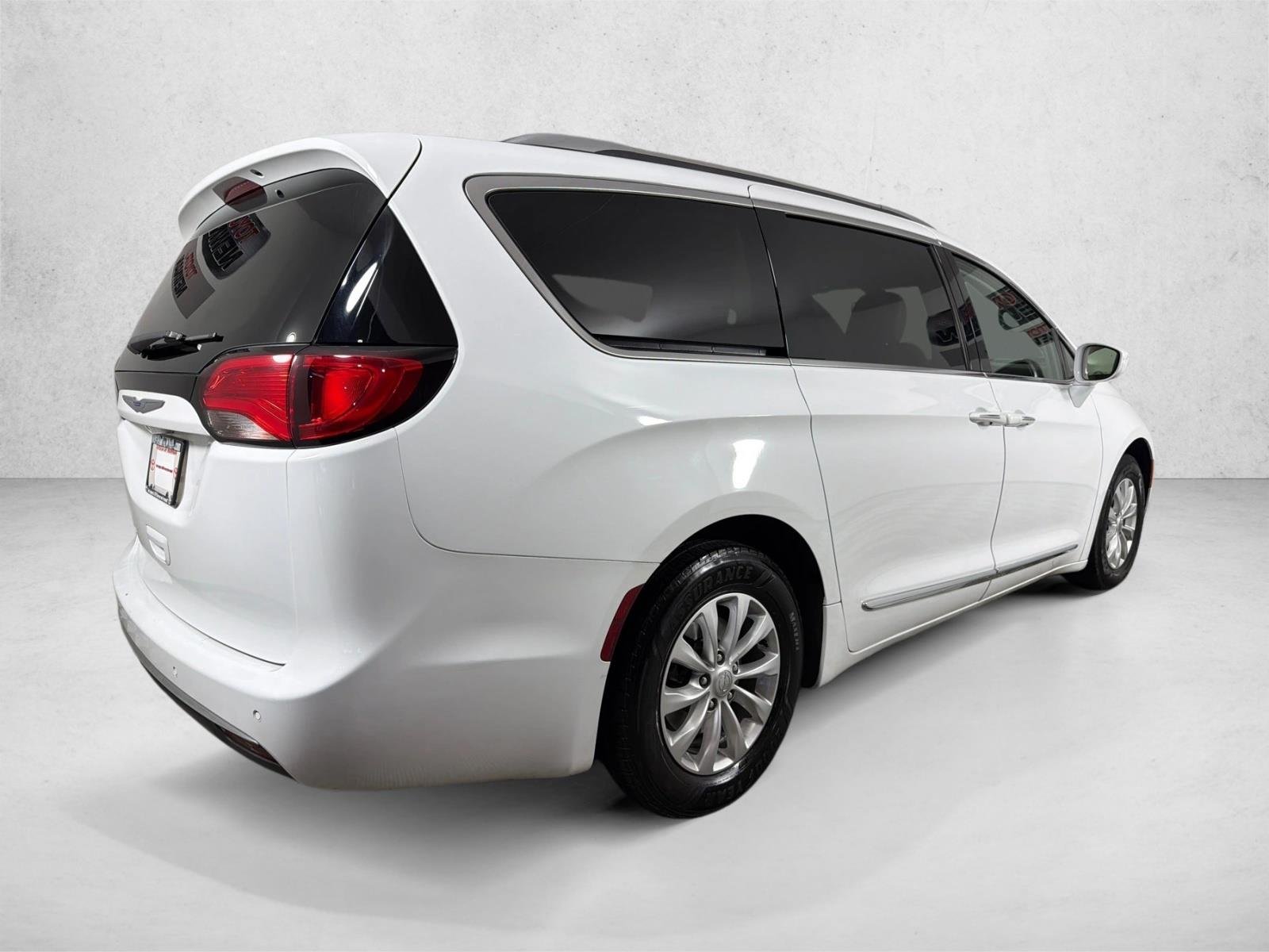 Used 2019 Blue Chrysler Touring L image 3