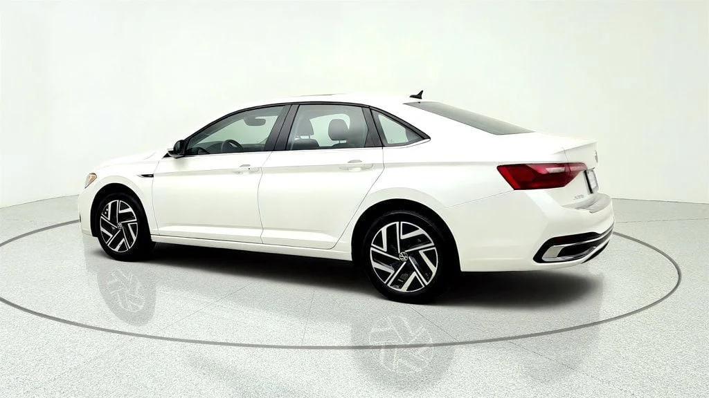 Used 2023 Opal White Pearl Volkswagen SEL Automatic image 7