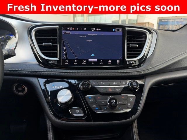 Used 2025 Bright White Clearcoat Chrysler Limited image 5