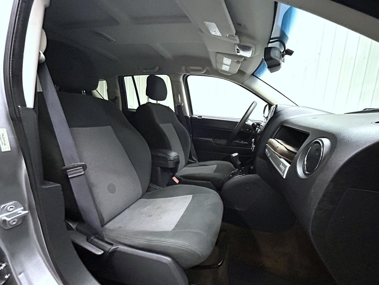Used 2017 Silver Jeep Sport image 15
