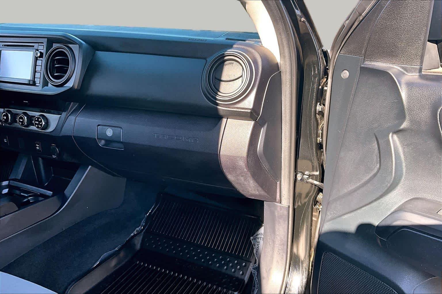 Used 2018 Midnight Black Metallic Toyota SR image 18