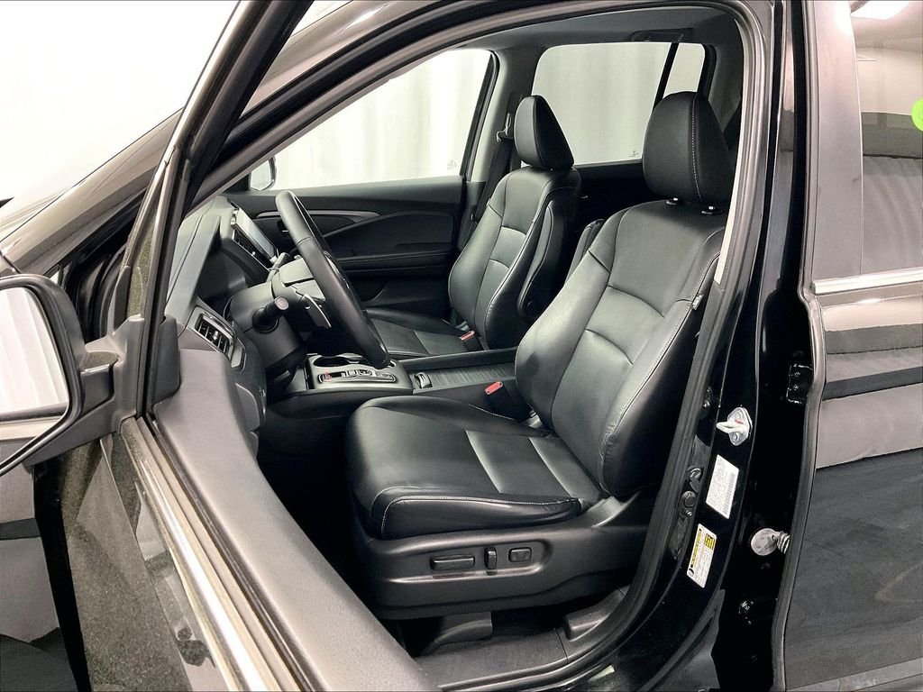 Used 2023 Black Honda RTL image 10