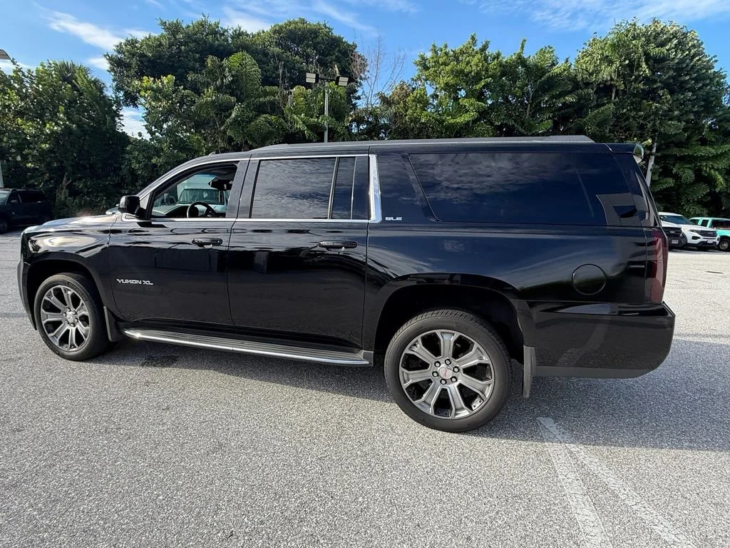Used 2019 Onyx Black GMC SLE image 5