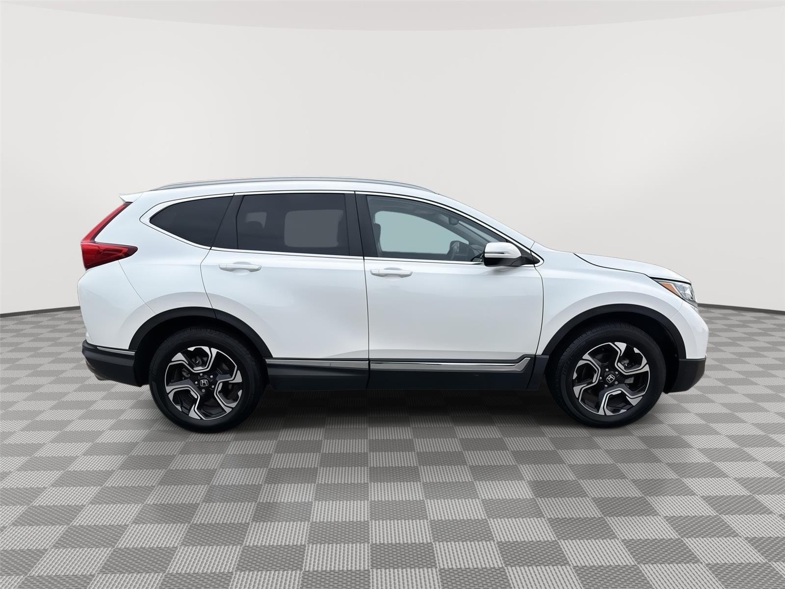 Used 2018 White Diamond Pearl Honda Touring image 14