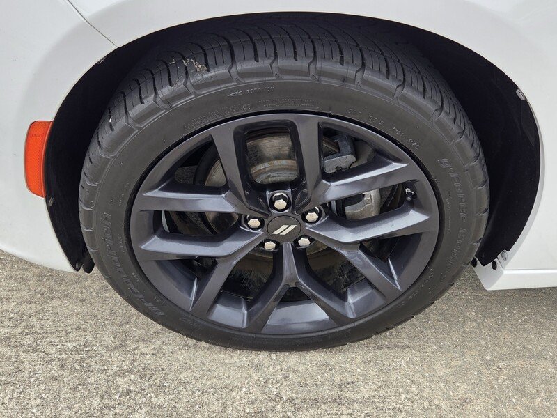 Certified Used 2023 White DODGE SXT RWD image 9