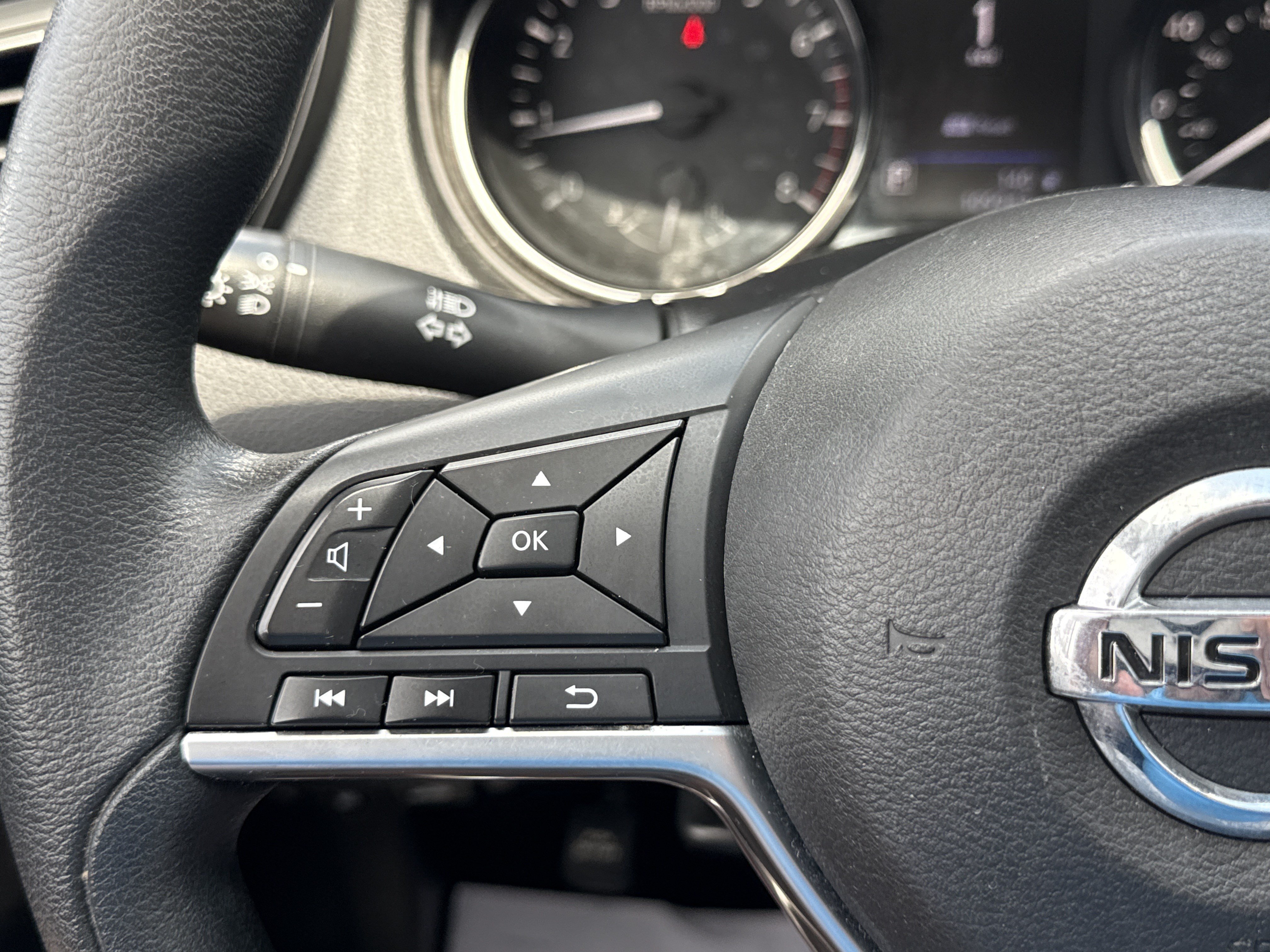 Used 2019 Magnetic Black Pearl Nissan S image 20