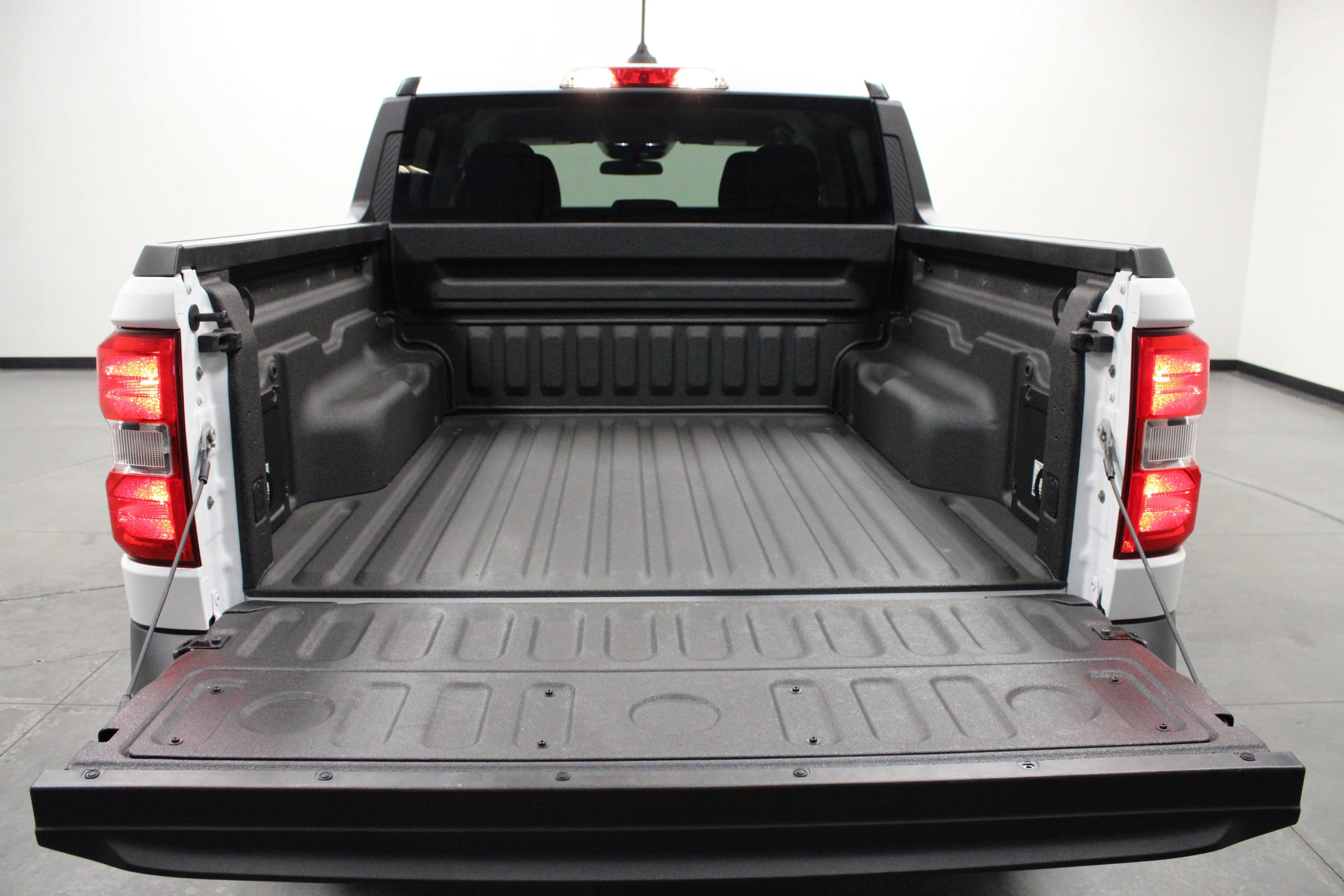 Used 2025 Oxford White Ford XL image 14