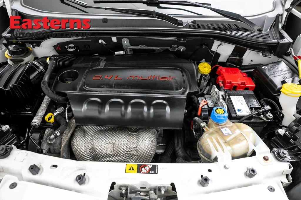 Used 2022 White Ram Base image 8