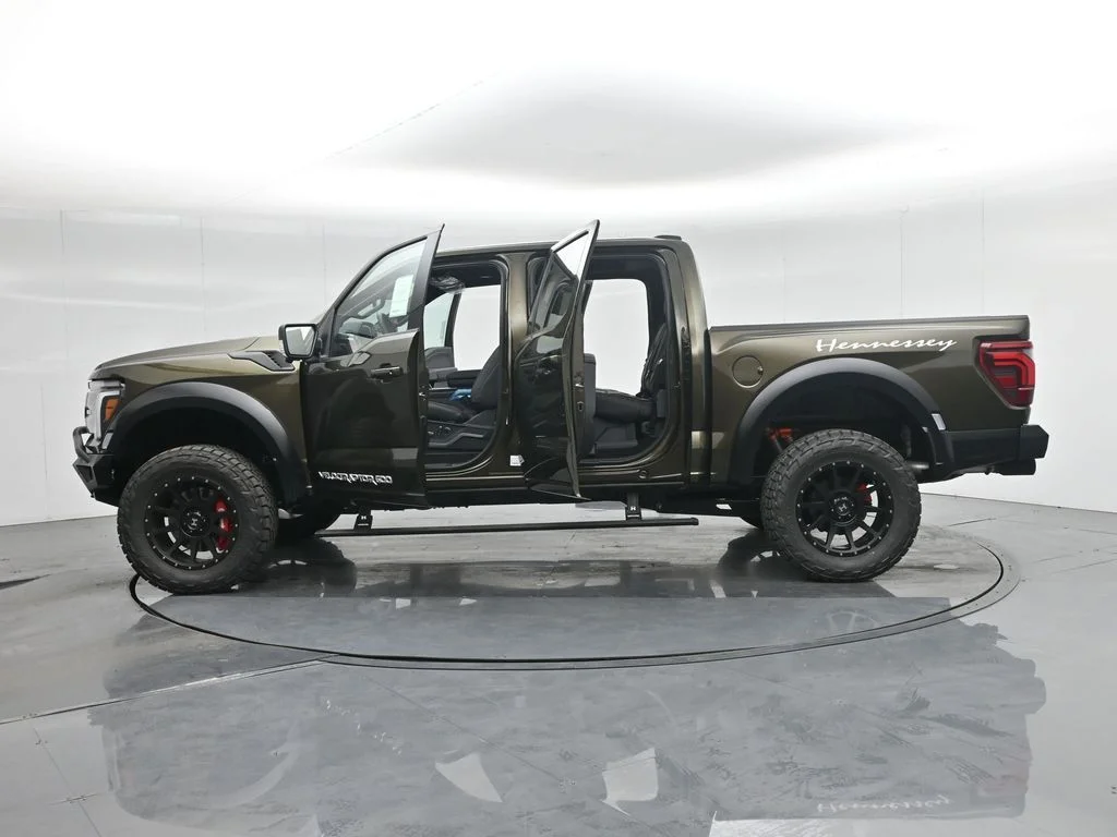 New 2025 Shelter Green Ford Raptor image 38