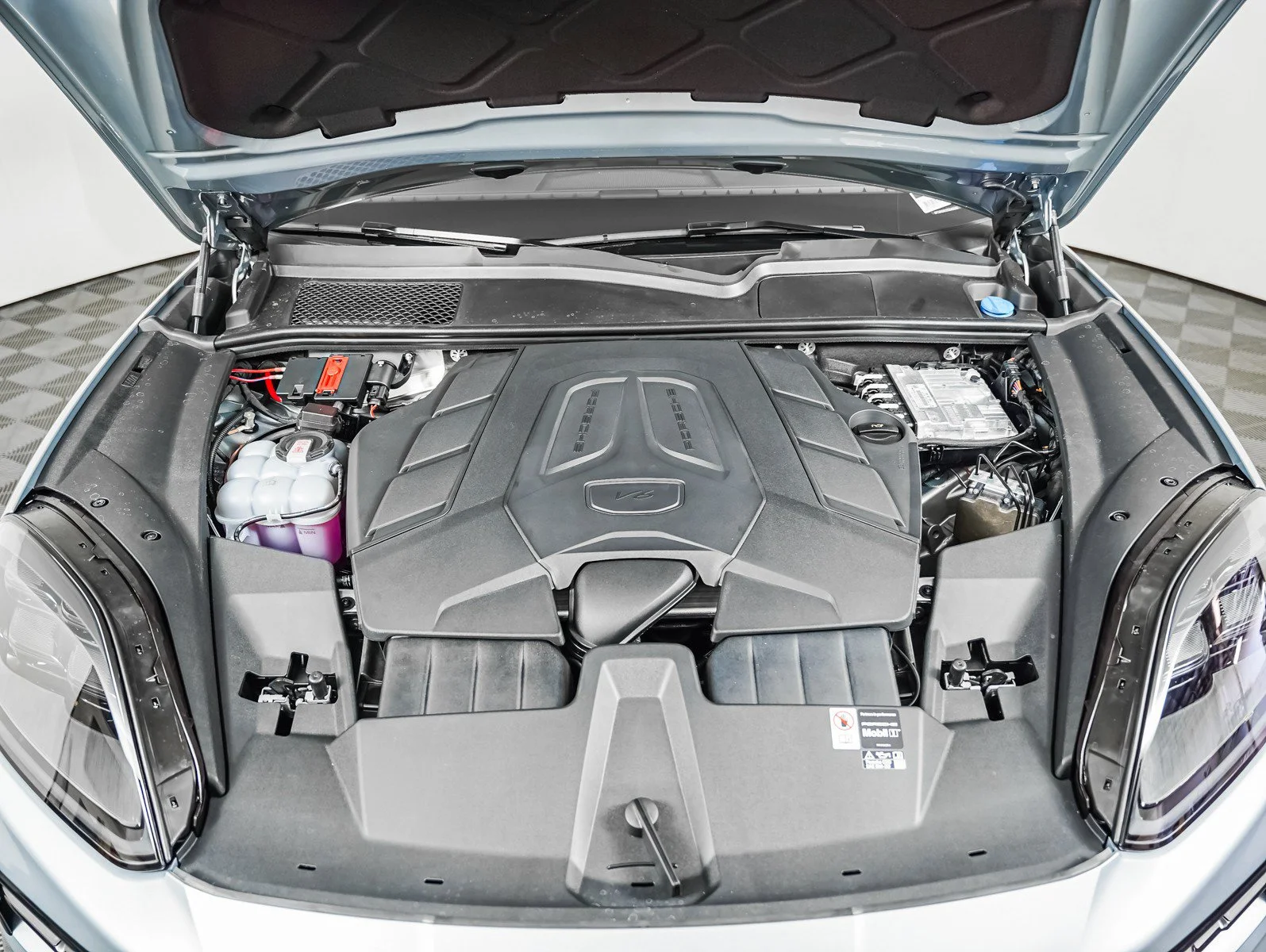 New 2026 DOLOMITE SILVER Porsche Coupe image 13
