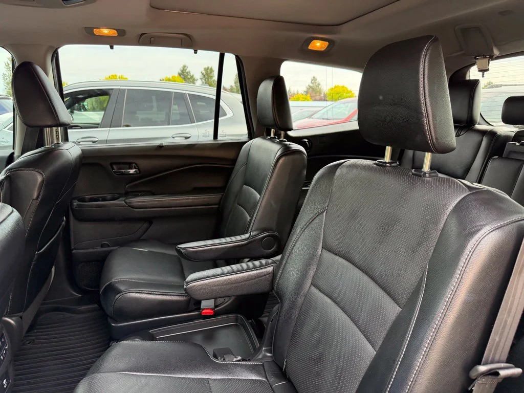 Used 2018 Crystal Black Pearl Honda Elite image 32