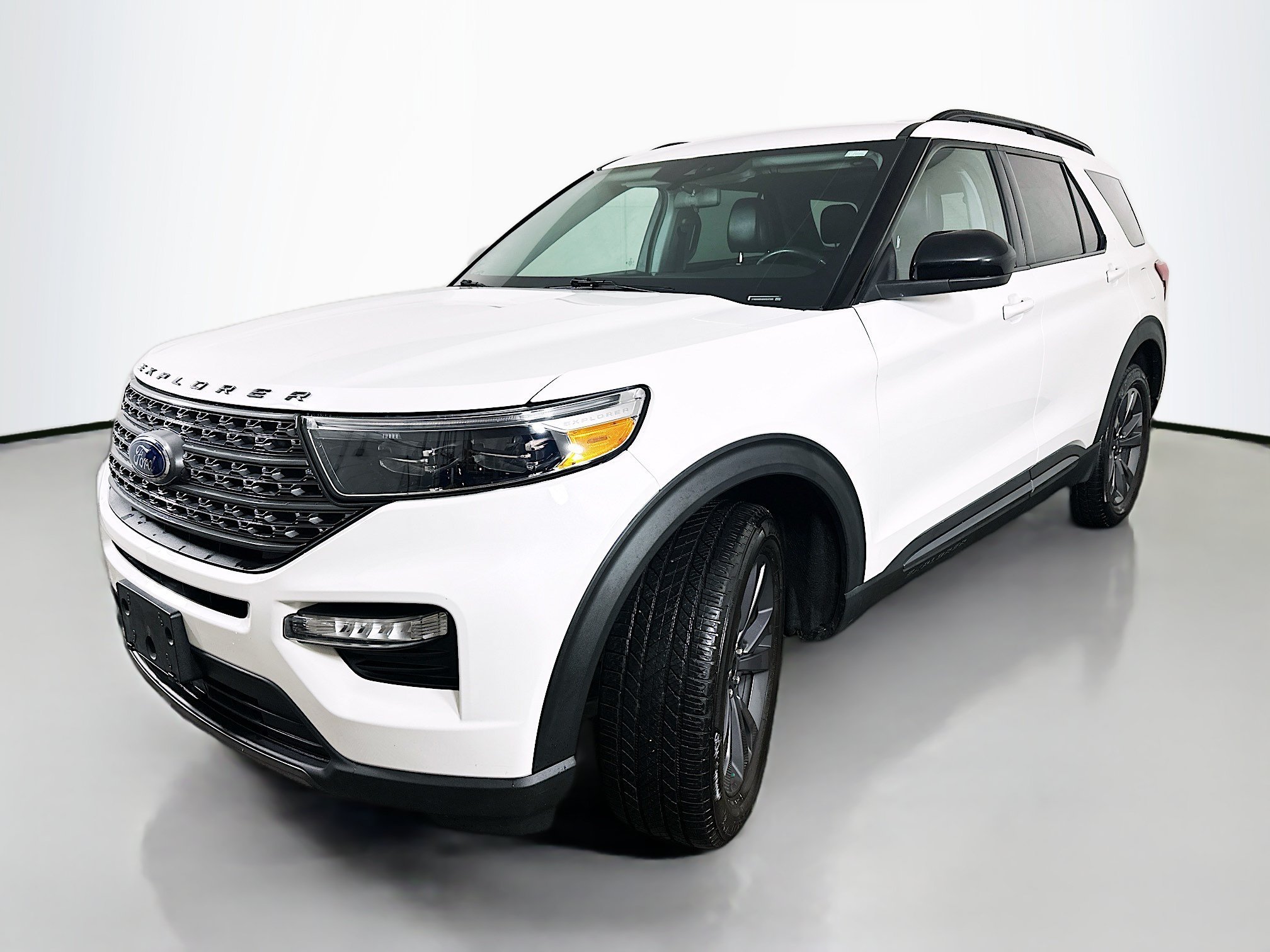 Used 2022 White Metallic Ford XLT image 3
